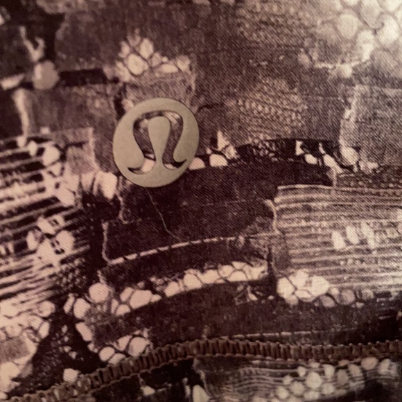 Lululemon - Picture 3 of 4